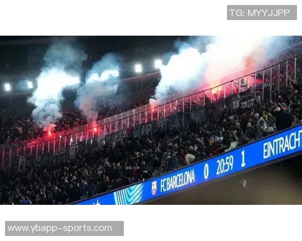 欧足联对拜仁处以罚款并关闭看台因极端球迷燃放烟花事件