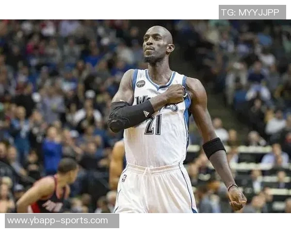 足协主席宋凯为于汉超颁发退役球衣59场国足生涯铭刻9球辉煌历史 足协主席宋凯为于汉超颁发退役球衣59场国足生涯铭刻9球辉煌历史